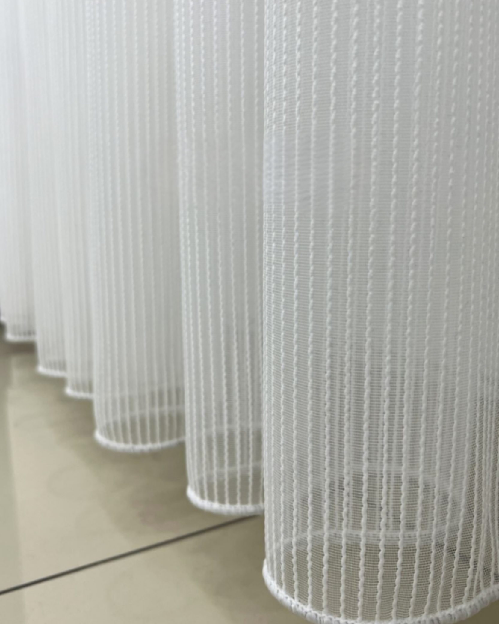Macaroni Gedraaide Tulle Gordijnen – Elegant en Functioneel