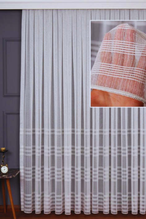 Gordijn van tule met linnenlook en strepenpatroon