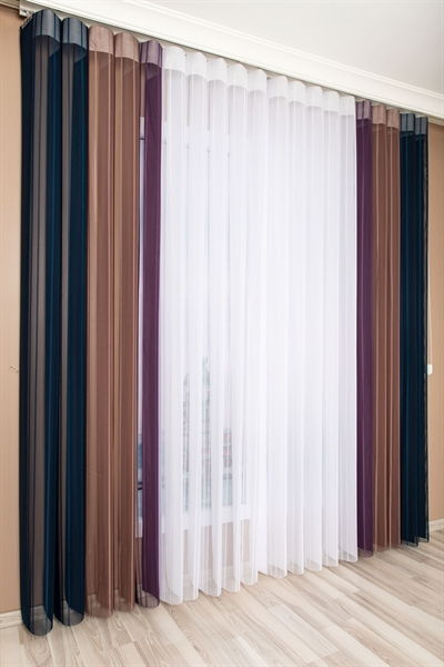 Meervoudige kleuren op de inbetween gordijnen