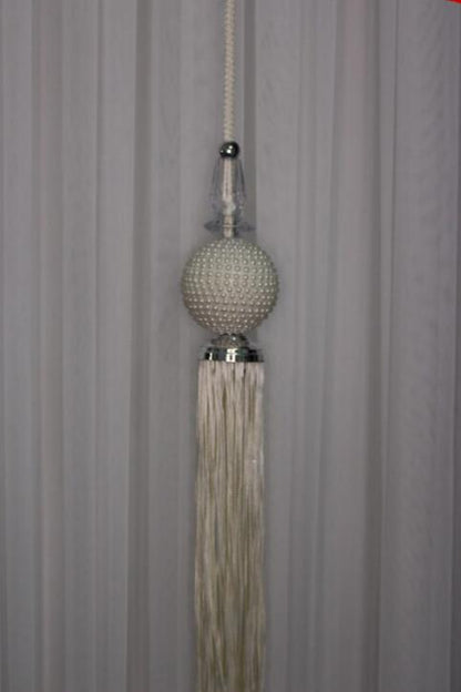 Parelmoerkleurige hangermodellen