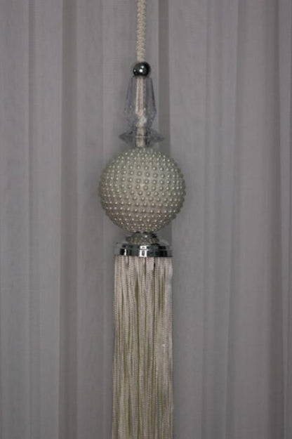 Parelmoerkleurige hangermodellen