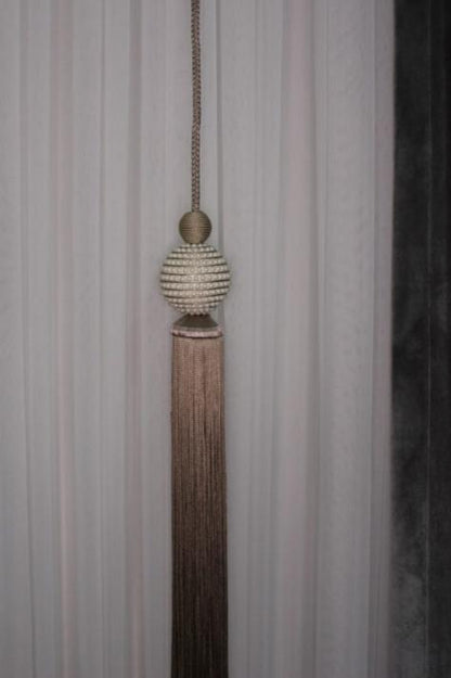 Parelmoerkleurige hangermodellen