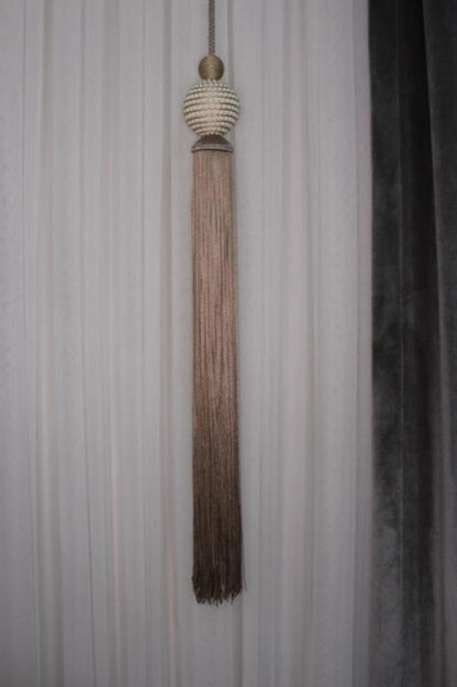 Parelmoerkleurige hangermodellen