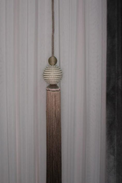 Parelmoerkleurige hangermodellen